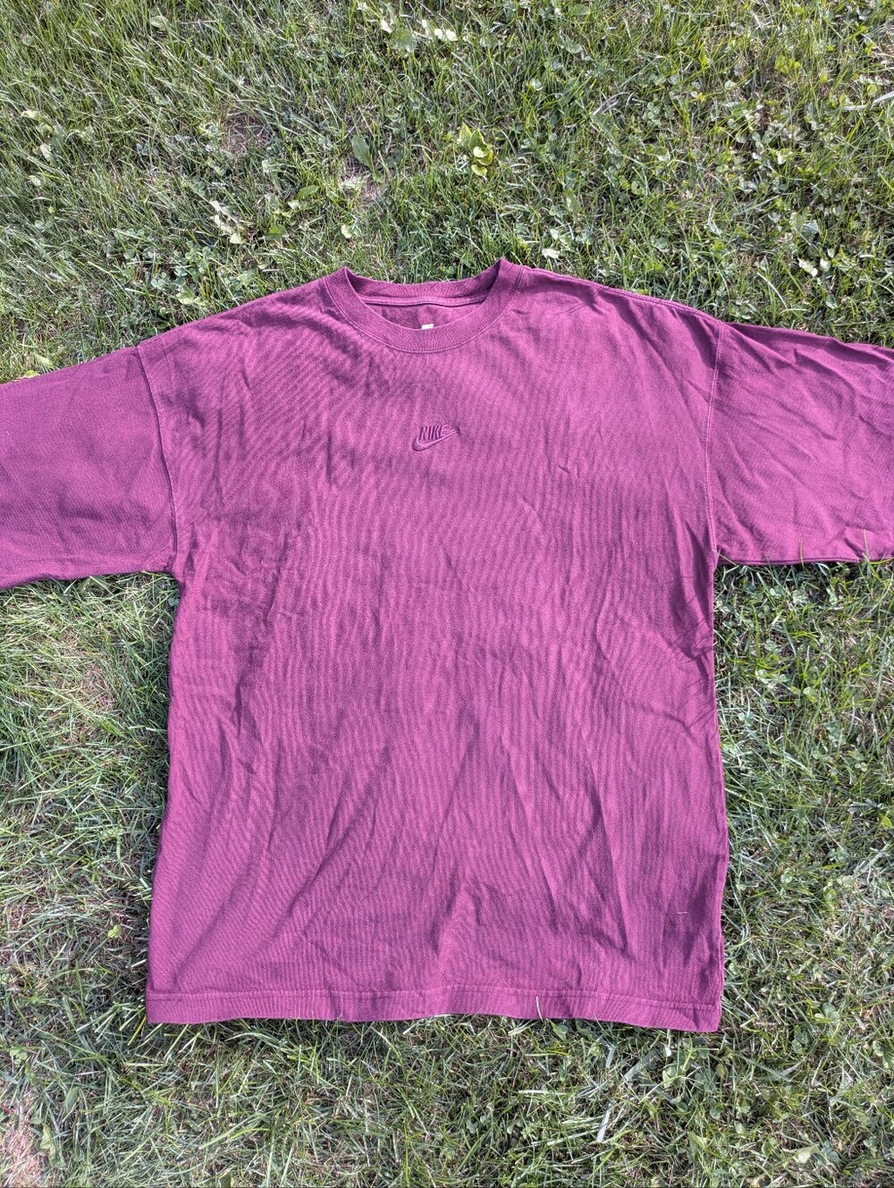 Nike Men's Short-Sleeve T-Shirt in Burgundy